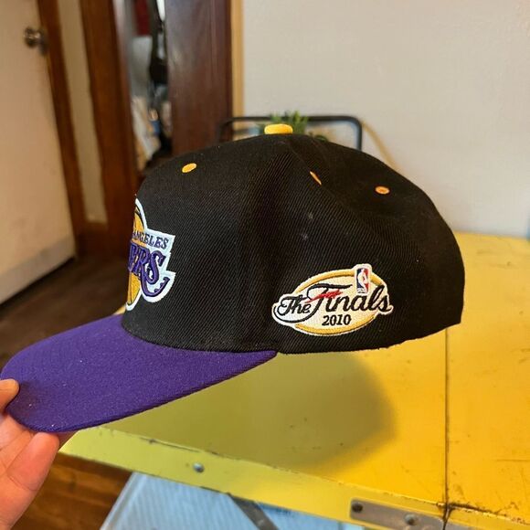 Los Angeles Lakers 2010 Finals Hat - Picture 2 of 5